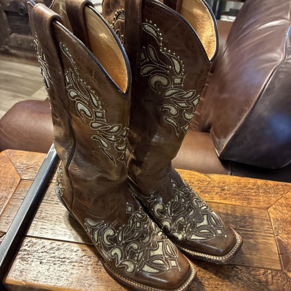 Aventurero Botas Occidentales De Piel Con Bordado Floral Y Puntera Cuadrada 7.5